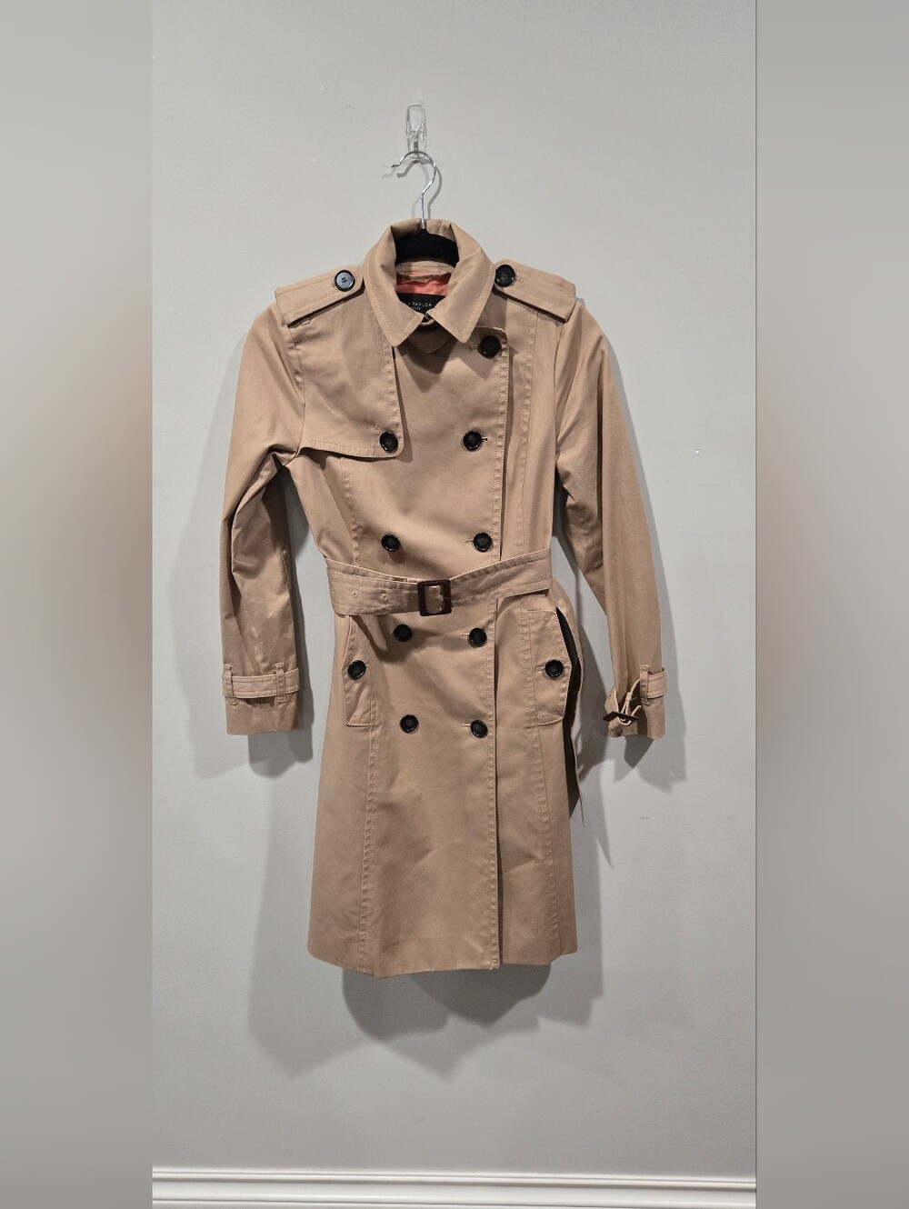 Classic Women's Beige Trench Coat with Belt Fall/winter Night Out